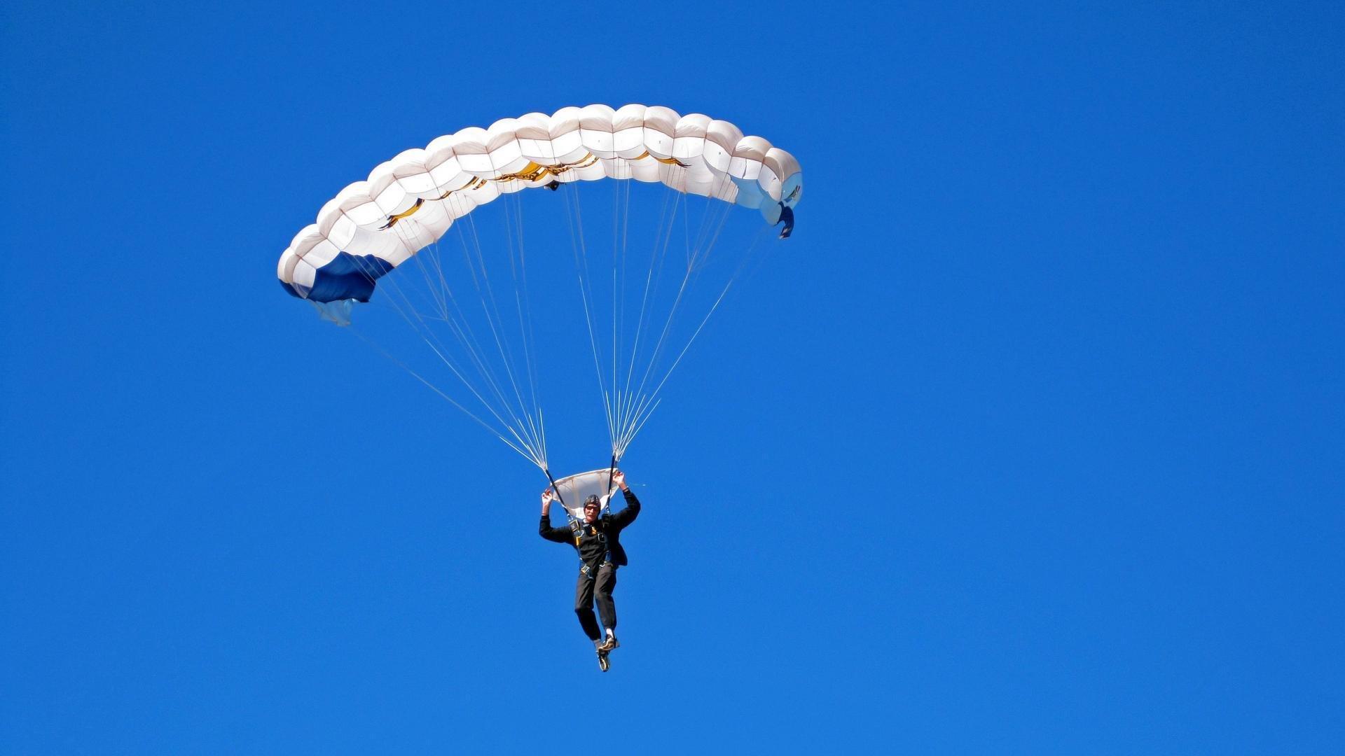 纳达尔鏖战五盘险胜德约科维奇 法网半决赛上演史诗级对决